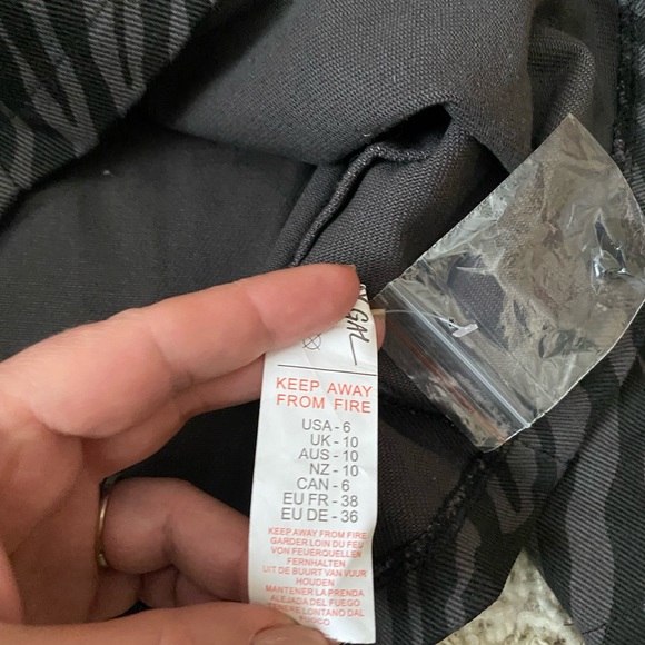 Nasty Gal collection cropped women’s collar blazer button down, 6, zebra print - Picture 15 of 16